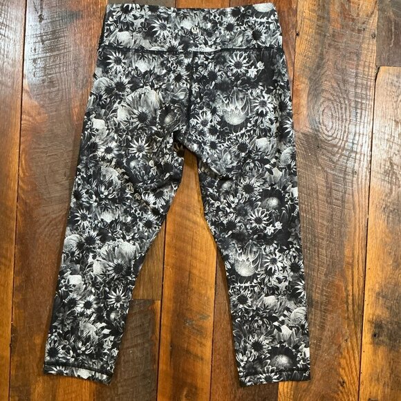 Lululemon Black White Floral Print Wunder Under Leggings Size 6 - Picture 5 of 8